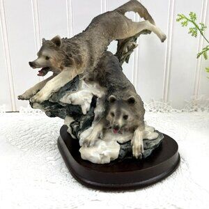 MRH Gray Free Standing Two Wolves Decorative Display Figurine Sculpture